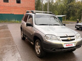 2012 Chevrolet Niva I Рестайлинг, серебристый, 380000 рублей, вид 1