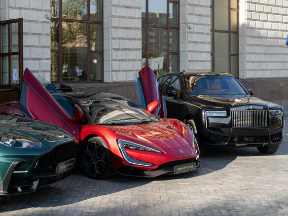 2026 Aston Martin DBX DBX S I, зелёный - вид 29
