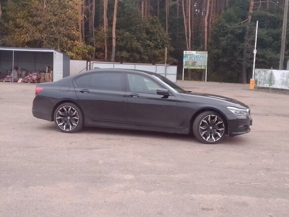 2017 BMW 7 серии Long 730Ld xDrive VI (G11/G12), чёрный, 2880195 рублей - вид 4