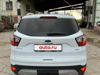 2017 Ford Kuga II Рестайлинг, белый, 1640000 рублей, вид 3