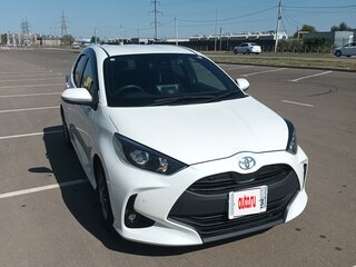 2021 Toyota Yaris IV, белый, 1252000 рублей, вид 1