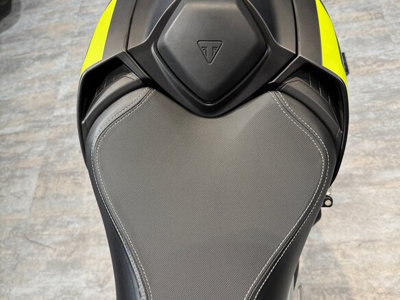 2020 Triumph Street Triple, чёрный, 999000 рублей - вид 25