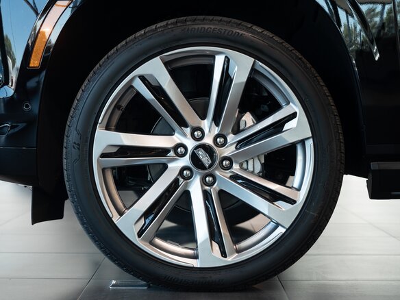 2026 Cadillac Escalade V Рестайлинг, чёрный, 23700000 рублей - вид 4