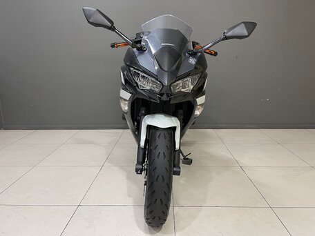 2022 Kawasaki Ninja 650, белый, 850000 рублей, вид 3