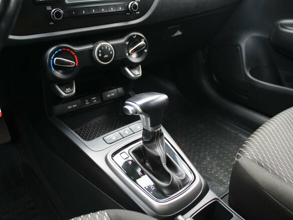 2019 Kia Rio IV, чёрный, 1320000 рублей - вид 11