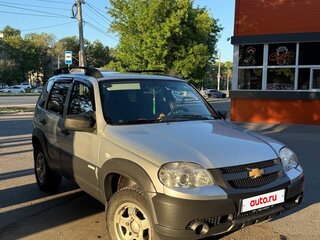 2012 Chevrolet Niva I Рестайлинг, серебристый, 405000 рублей, вид 1