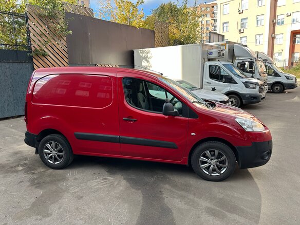 2014 Peugeot Partner, красный, 800000 рублей - вид 5