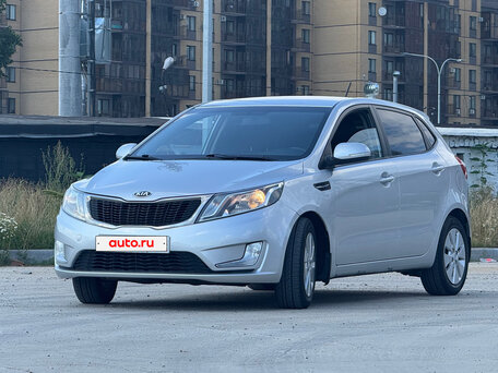 2014 Kia Rio 6-speed III, серебристый, 1049000 рублей, вид 2