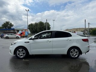2015 Kia Rio III Рестайлинг, белый, 691000 рублей, вид 4