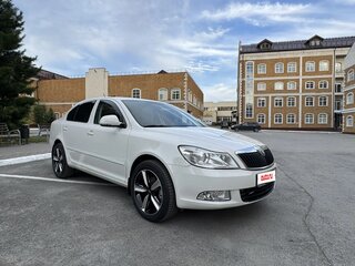 2011 Skoda Octavia II (A5) Рестайлинг, белый, 1170000 рублей, вид 1