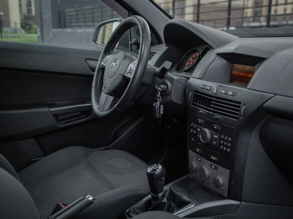 2011 Opel Astra H Рестайлинг, белый, 470000 рублей - вид 5