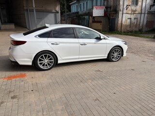 2019 Hyundai Sonata VII (LF) Рестайлинг, белый, 1700000 рублей, вид 5