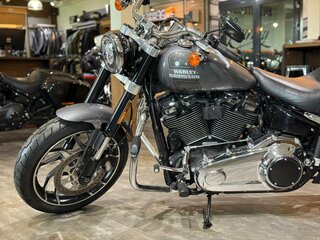 2021 Harley-Davidson Sport Glide, серый, 1700000 рублей, вид 3