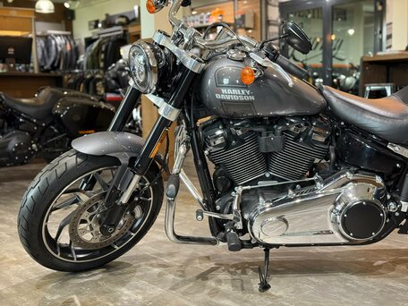 2021 Harley-Davidson Sport Glide, серый, 1700000 рублей, вид 3