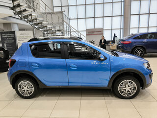 2017 Renault Sandero Stepway II, синий, 990000 рублей, вид 4