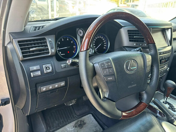 2011 Lexus LX 570 III, серебристый, 2970000 рублей - вид 12