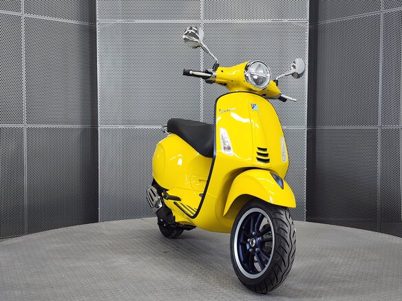 2023 Vespa Primavera, жёлтый, 419000 рублей - вид 2