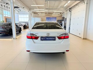 2016 Toyota Camry VII (XV50) Рестайлинг, белый, 2449900 рублей, вид 5