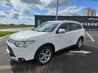 2014 Mitsubishi Outlander III Рестайлинг, белый, 1370000 рублей, вид 1