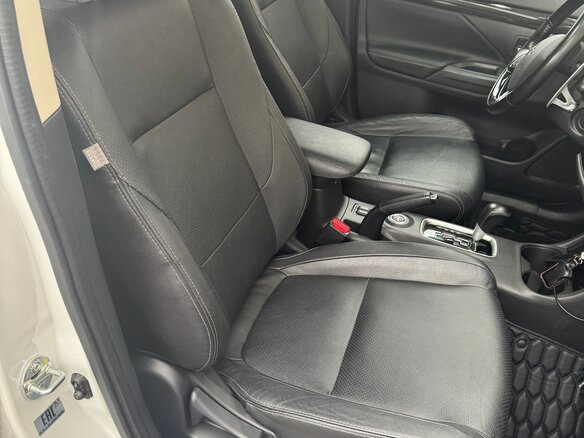 2016 Mitsubishi Outlander III Рестайлинг 2, белый, 2100000 рублей - вид 22