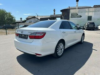 2015 Toyota Camry VII (XV50) Рестайлинг, белый, 1950000 рублей, вид 4