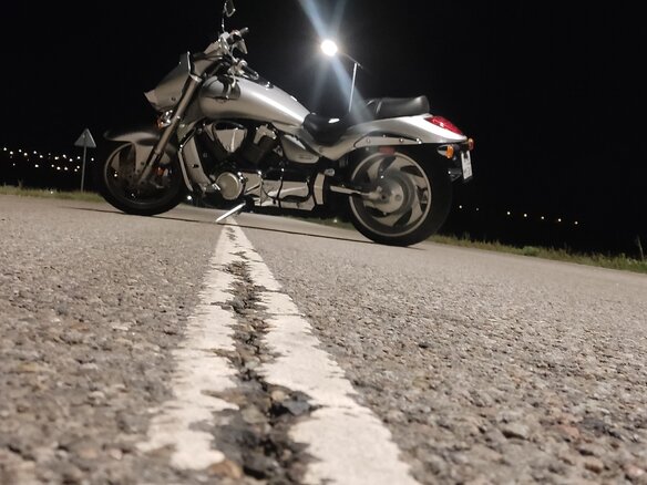 2006 Suzuki Boulevard M109R, серебристый, 900000 рублей - вид 5