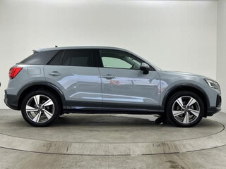 2024 Audi Q2 35 TFSI I Рестайлинг, голубой, 1825000 рублей, вид 3
