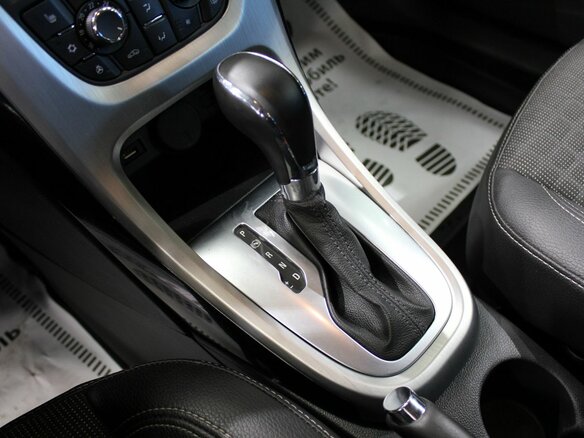 2012 Opel Astra GTC J Рестайлинг, белый - вид 15