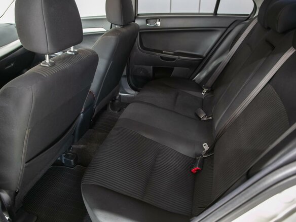 2013 Mitsubishi Lancer X Рестайлинг, серебристый, 990000 рублей - вид 9