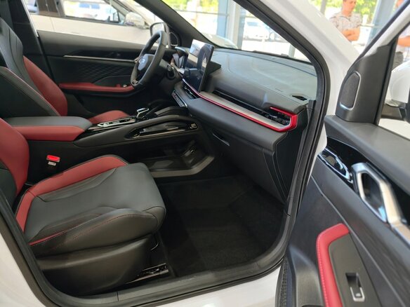 2026 Geely Coolray I Рестайлинг 2, белый - вид 11