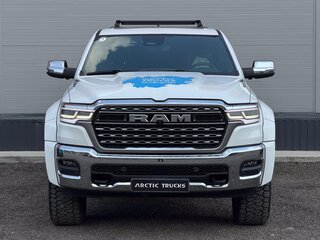 2024 Ram 1500 Crew Cab V Рестайлинг, белый, 15000000 рублей, вид 2