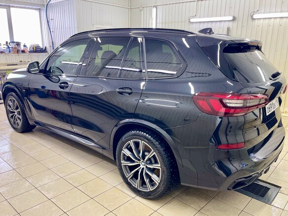 2020 BMW X5 40i IV (G05/G18), чёрный, 8550000 рублей - вид 3