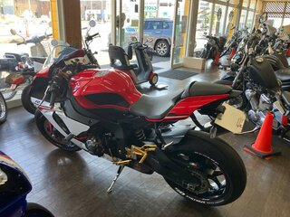 2015 Yamaha YZF-R1, красный, 1677000 рублей, вид 1