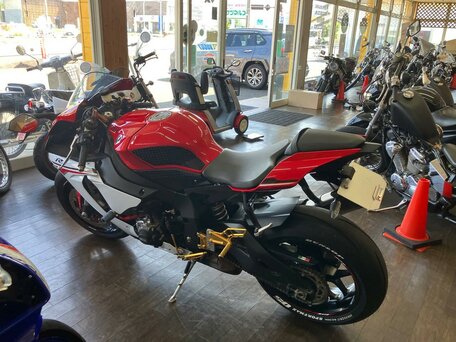 2015 Yamaha YZF-R1, красный, 1677000 рублей, вид 1