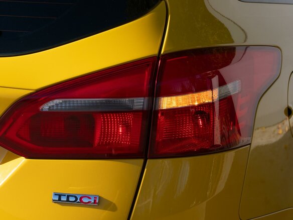 2016 Ford Focus III Рестайлинг, жёлтый, 1149000 рублей - вид 8