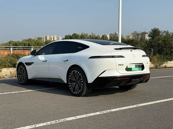 2024 Avatr 12, белый, 4564000 рублей - вид 3