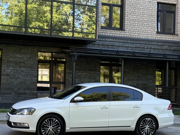 2012 Volkswagen Passat B7, белый - вид 4