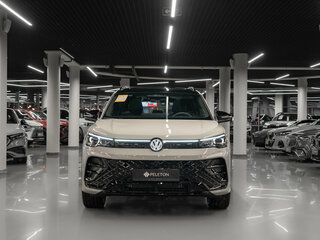 2026 Volkswagen Tiguan L Pro III (China Market), серый, 5190000 рублей, вид 3