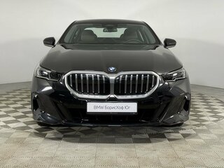 2025 BMW 5 серии Long 530Li xDrive VIII (G60/G61/G68), чёрный, 8400000 рублей, вид 2