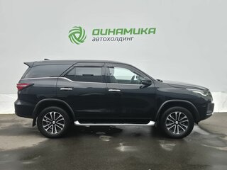 2021 Toyota Fortuner II Рестайлинг, чёрный, 4620000 рублей, вид 4