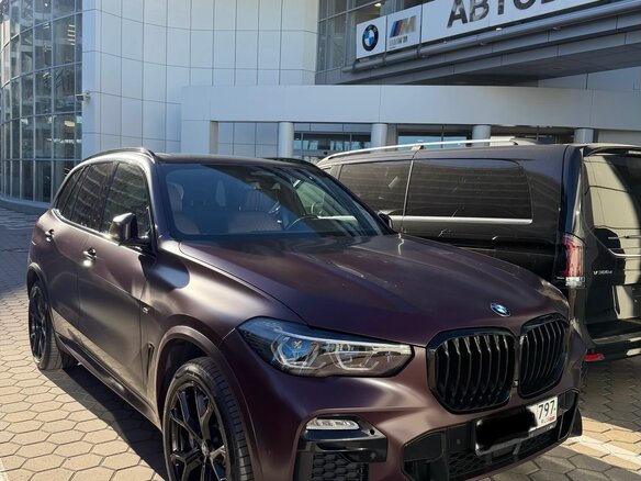 2021 BMW X5 M50i IV (G05/G18), фиолетовый, 7600000 рублей
