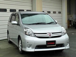2013 Toyota ISis I Рестайлинг, серебристый, 955000 рублей, вид 2