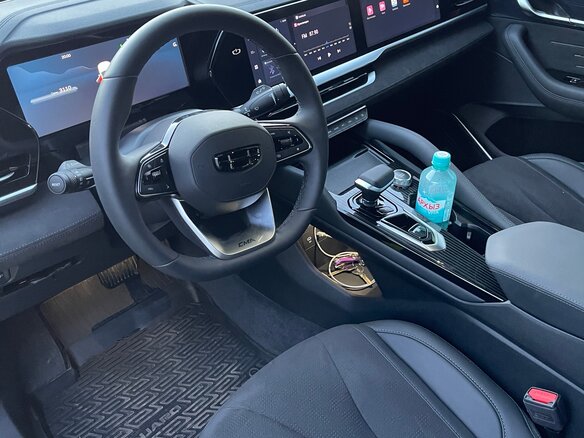 2024 Geely Monjaro I, серый, 3800000 рублей - вид 11