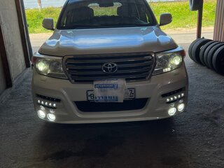 2014 Toyota Land Cruiser 200 Series Рестайлинг 1, белый, 4800000 рублей, вид 4