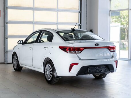 2019 Kia Rio IV, белый, 1100000 рублей, вид 4