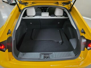 2025 Toyota Prius V (XW60), жёлтый, 3355000 рублей, вид 4