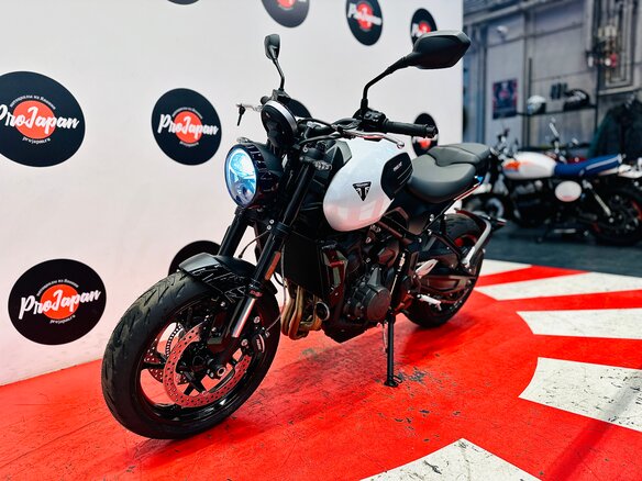 2026 Triumph Trident 660, серый, 1050000 рублей - вид 3