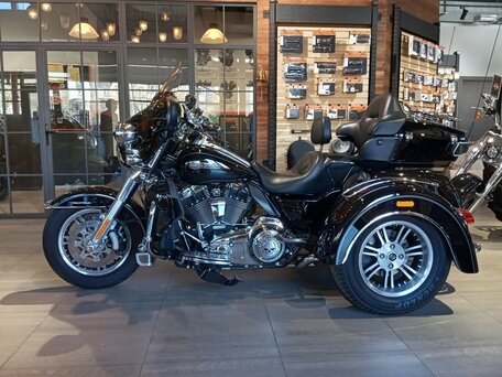 2015 Harley-Davidson Tri Glide, чёрный, 3550000 рублей, вид 1