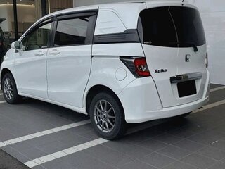 2016 Honda Freed Spike I Рестайлинг 2, белый, 945000 рублей, вид 3