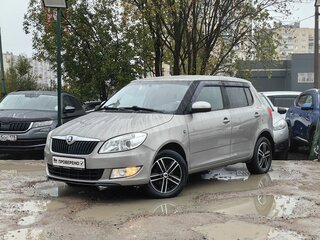2013 Skoda Fabia II Рестайлинг, бежевый, 779000 рублей, вид 1
